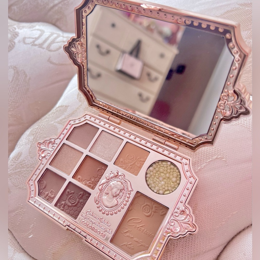 Flower Knows eyeshadow palette